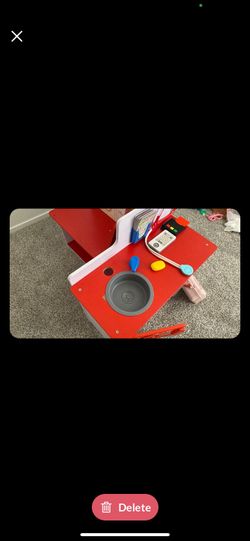 Melissa and Doug doctor station with accessories