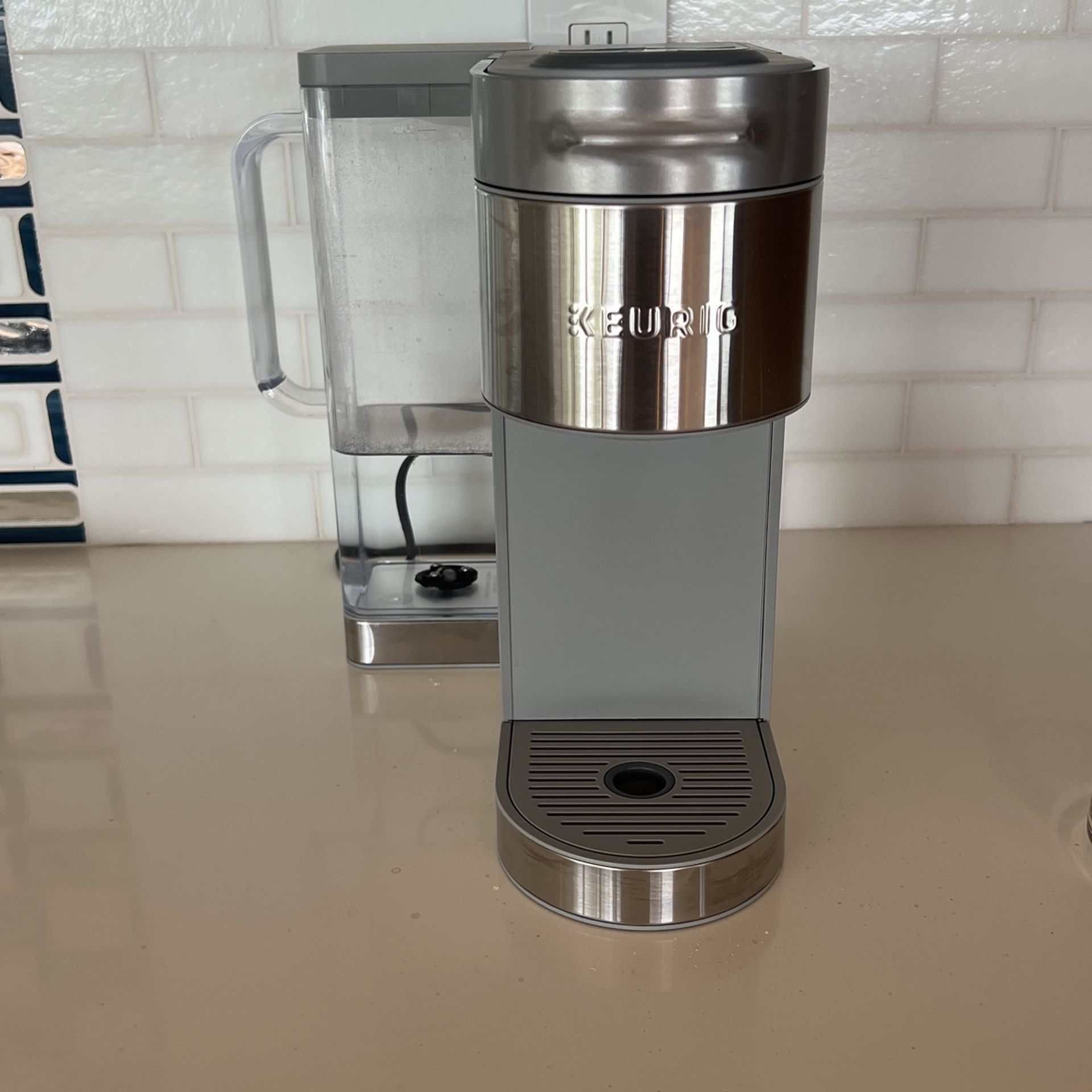 barely used Keurig Coffee Maker for Sale in Newport Beach, CA OfferUp