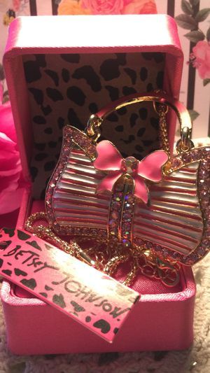 Betsey Johnson 3 D Rhinestone DESIGNER MINI PURSE ..so cute 4 ' high on Alloy 18 inch gold chain gift box