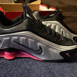 Nike Shox R4 Silver Hot Pink and Black