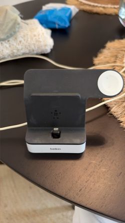 Belkin iPhone and Apple Watch Charging Dock