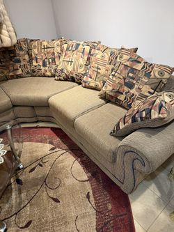 2 PIECE SECTIONAL COUCH