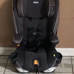 LIKE NEW CHICCO KEY FIT ZIT 3 IN 1 CONVERTIBLE CAR SEAT!!!!