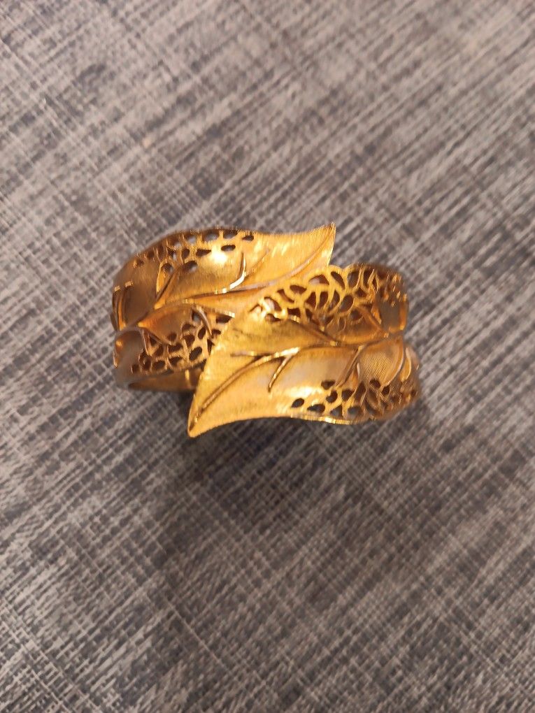 Vintage Trifari Gold Plated Lacey Leaves Bracelet Excellent Condition The Veining On The Leaves Is 3 Dimensional