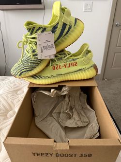 New , DS Adidas Yeezy Boost 350 V2 Semi Frozen Yellow