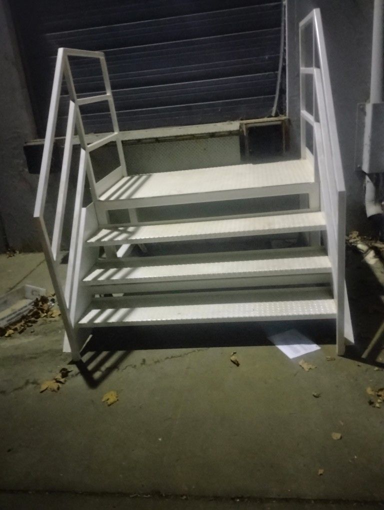 Rolling Dock Stairs