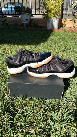 JORDAN 11 LOW BLEACHED CORAL