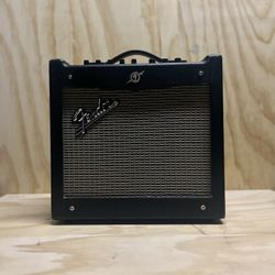 Fender mustang V2 Guitar/Combo Amp