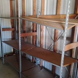Heavy duty level adjustable garage shelving