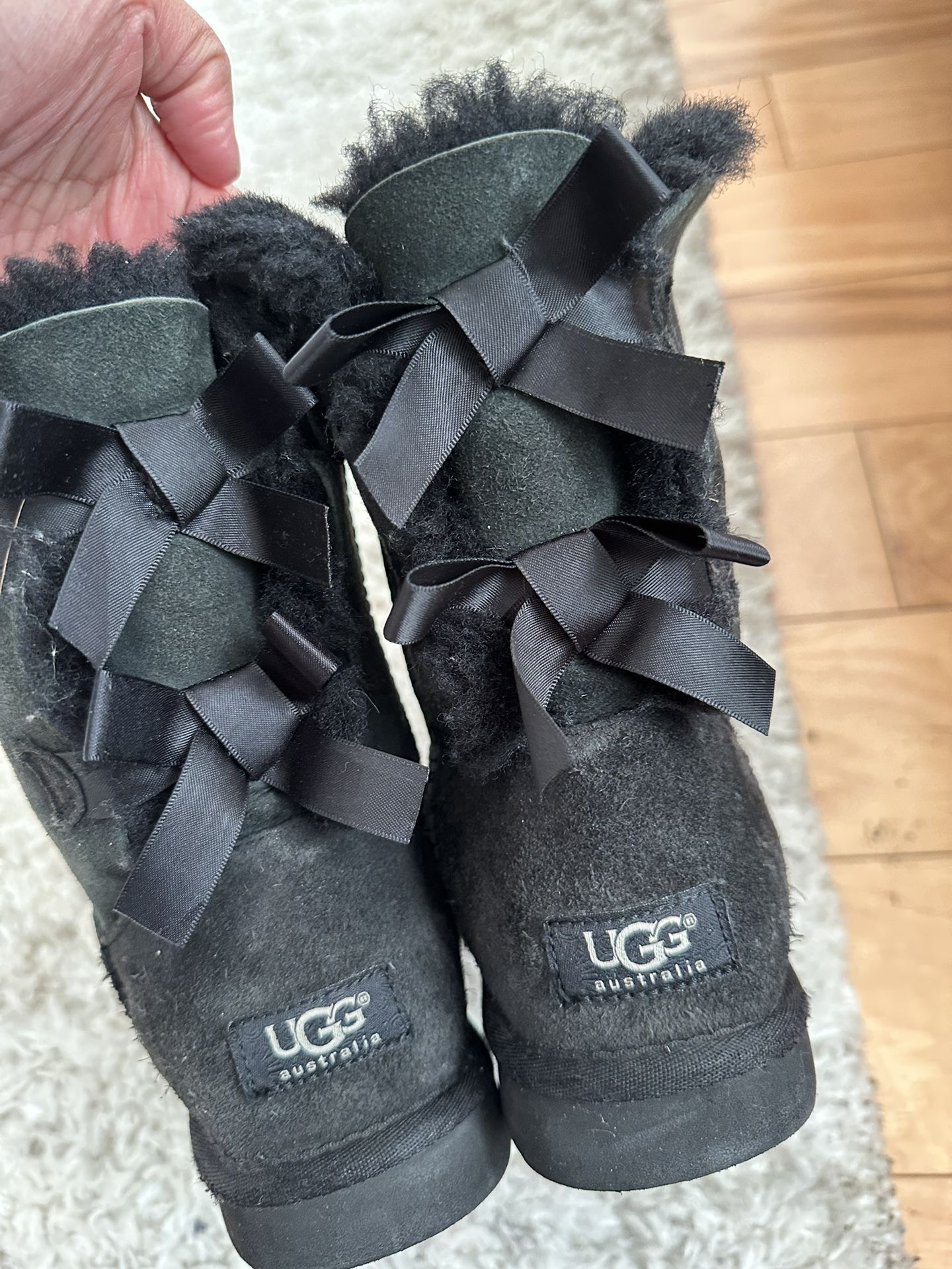 UGG Size 7 Bow Bailey Woman's Boots