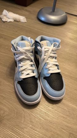 Air Jordan 1 Mids