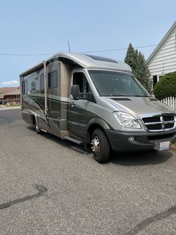 2009 Mercedes Winnebago Navion Diesel 24’