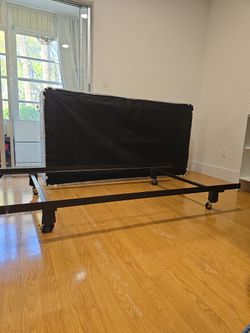Complete twin bed frame with base (no mattress) in good condition.
Very sturdy and includes support base – ready to use.
Wheels make it easy to move.