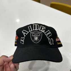 Vintage 90s Raiders Snap Back Hat!