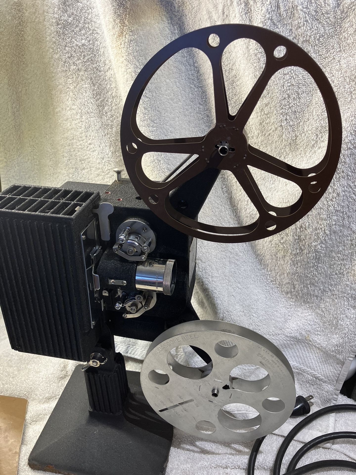 Kodascope Model EE. 16 MM Projector With Case