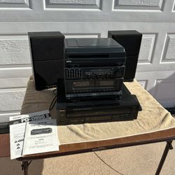 Stereo System With Speakers 