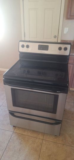 Fully Functional Fridgedaire Glass Smooth Top Range