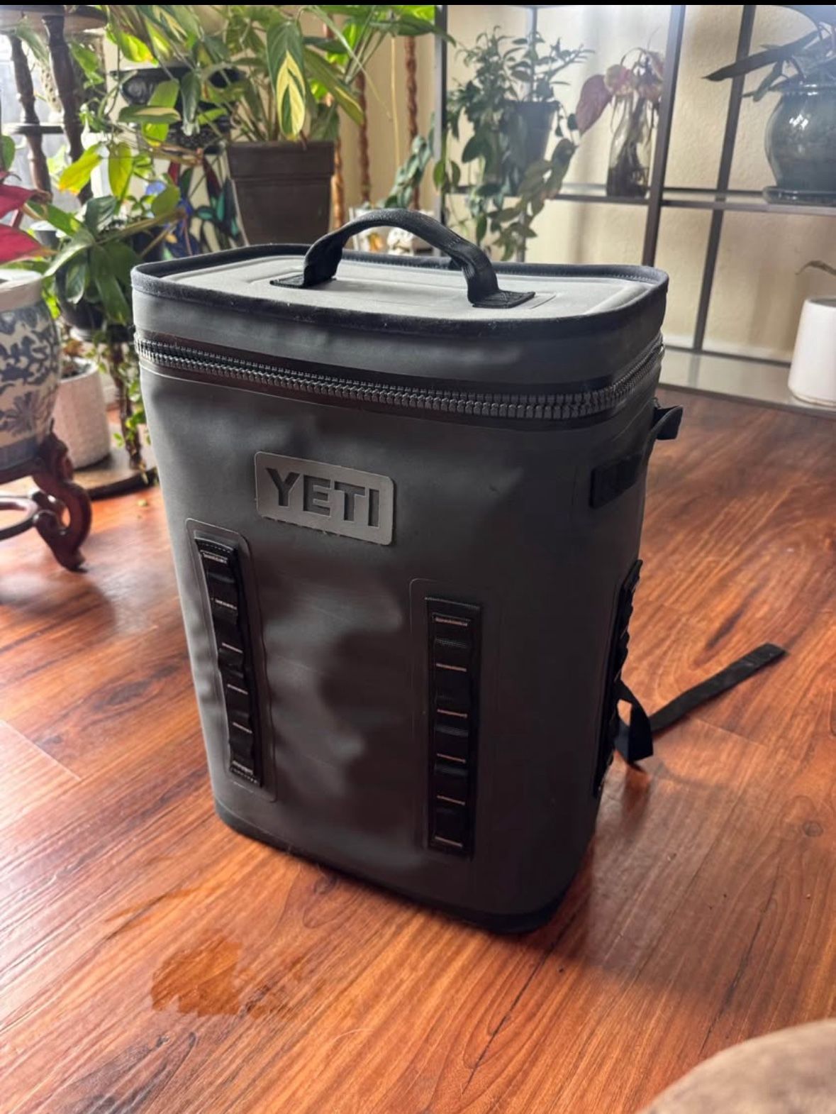 YETI Hopper Backflip 24 Soft Sided Cooler/Backpack, Charcoal
