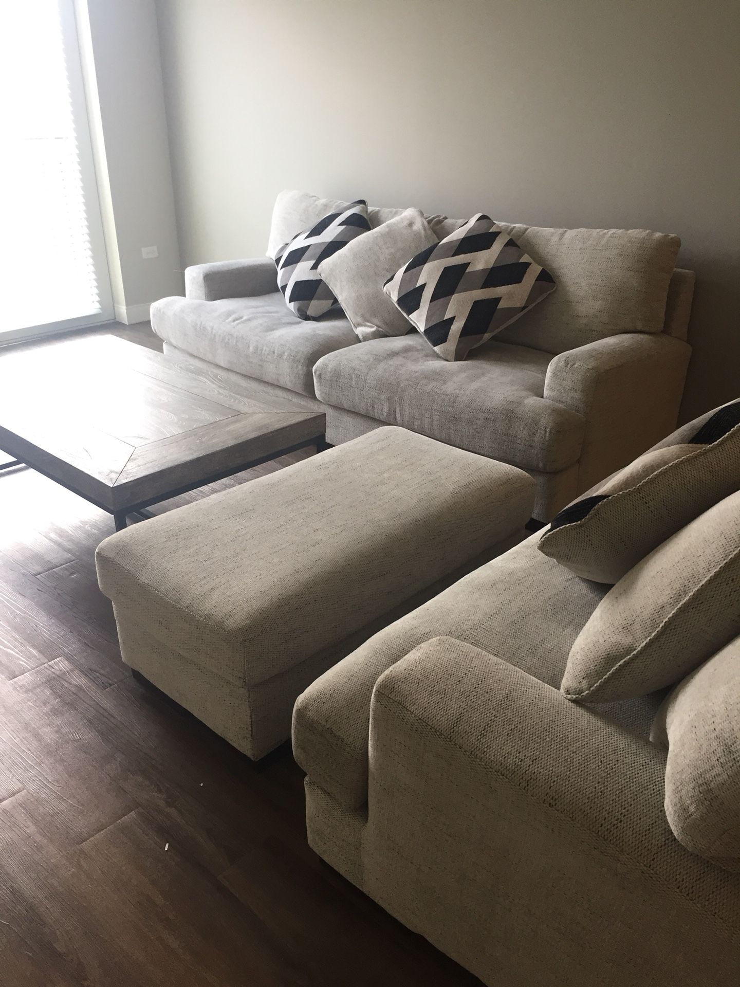 Geashill Sofa, Oversized Chair, Ottoman, Coffee Table(Everything Included)