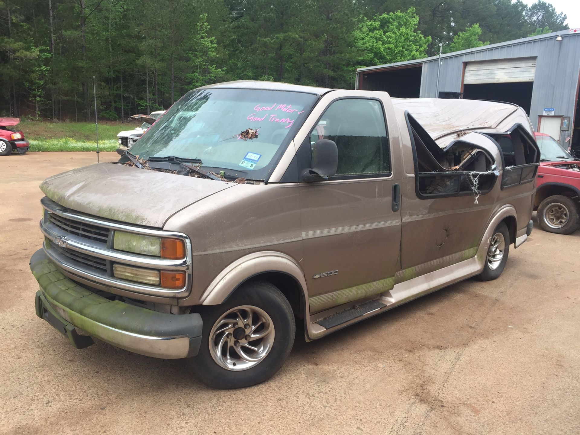 FOR PARTS 99 Chevy Express Van 1500 ( Good 5.7L engine)