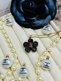 Flower Pendant Cheetah Color With Gold CC Logo