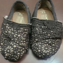 Tom’s Black Baby/Toddler Shoes

