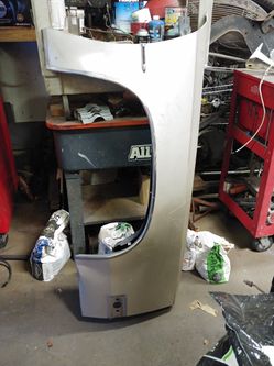 1986 Olds Cutlass Supreme Passenger Fender Complete