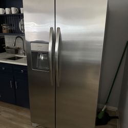Refrigerator Stainless Side By side 4 Mos Old 