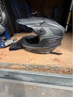 Troy Lee Designs SE:4 Polycarbonate helmet