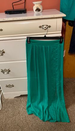 Ladies size medium skirt never worn