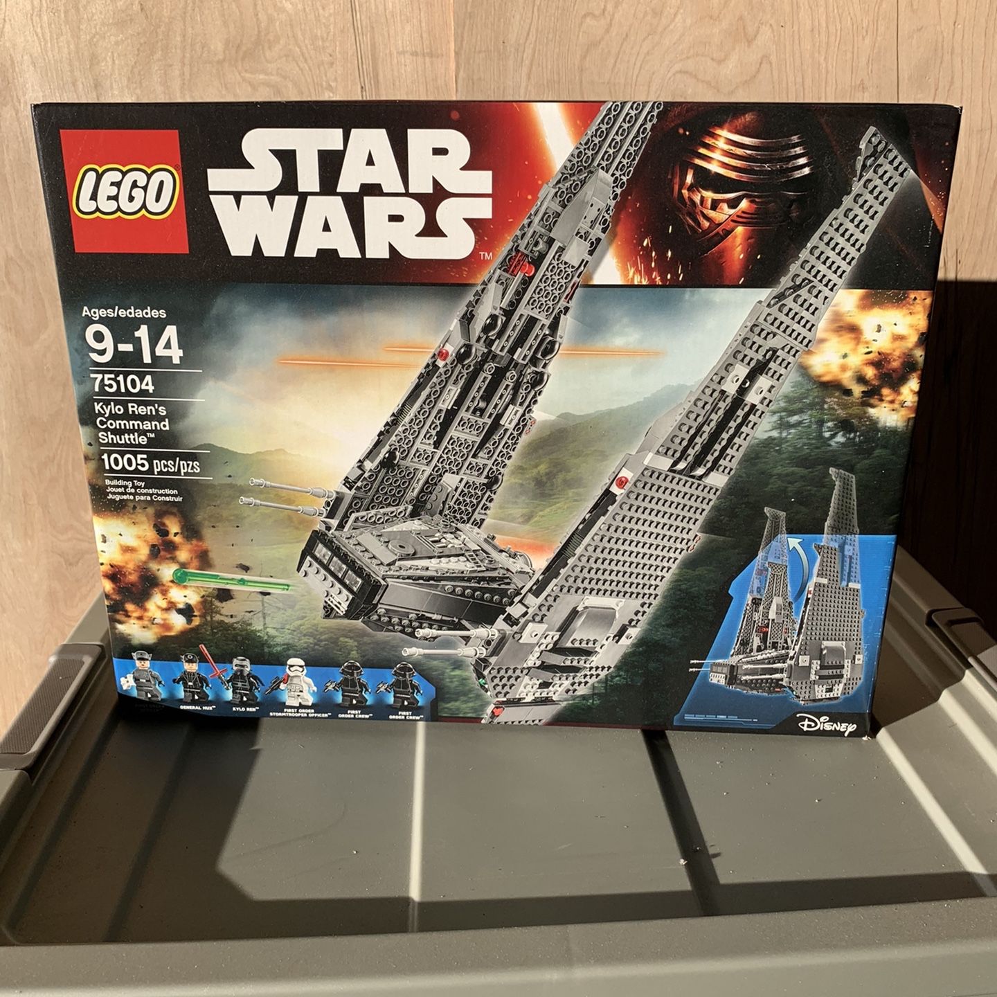 sjældenhed papir aktivitet Kylo Ren's Command Shuttle LEGO 75104 for Sale in San Diego, CA - OfferUp