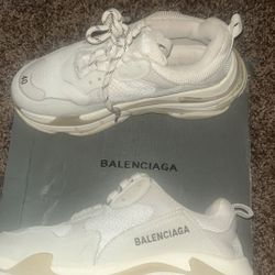 Triple s Balenciaga Sneaker