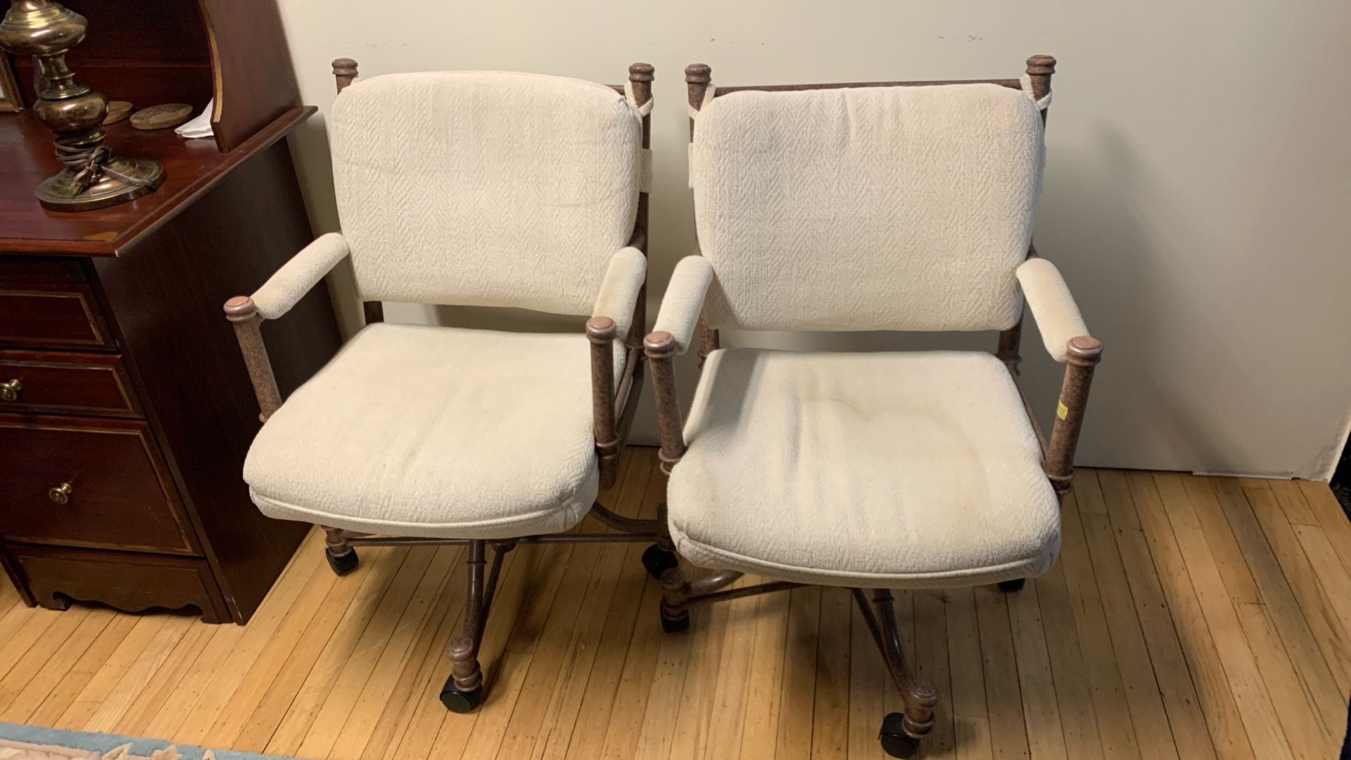 Set Of 2 Chairs With Wheels