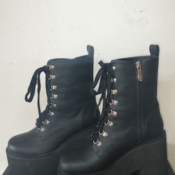Dollskill, Platform Boots Black, Size 9