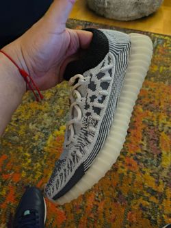 YEEZY 350 SIZE 11 $110
