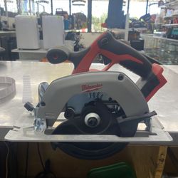 Milwaukee Circular Saw 