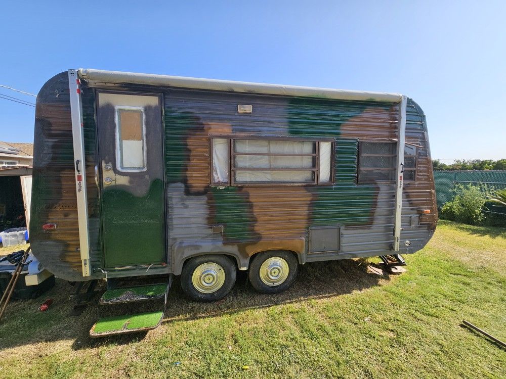 1985 Champion Travel Trailer