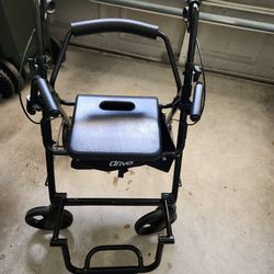 Rollator/wheelchair 