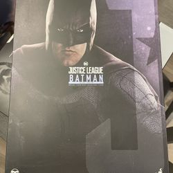 Hot Toys Batman Justice League Deluxe  1/6 Scale Figure
