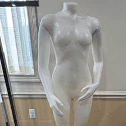 Mannequin on base (Female)