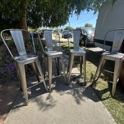 Las 4 Sillas De Algo Minio.  X $135.  O Mejor Oferta 