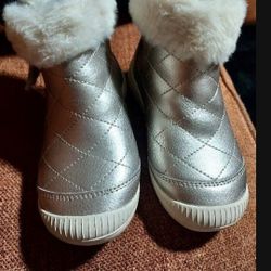 Stride Rite | Chloe faux fur quilted silver sparkle bootie, tassel zipper kids boots 9.5 M KIDS