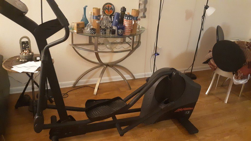 Professional life fitness x3 elliptical machine