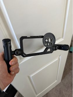 Smallrig IPhone 15 Pro Mobile Video Cage w/ Handles