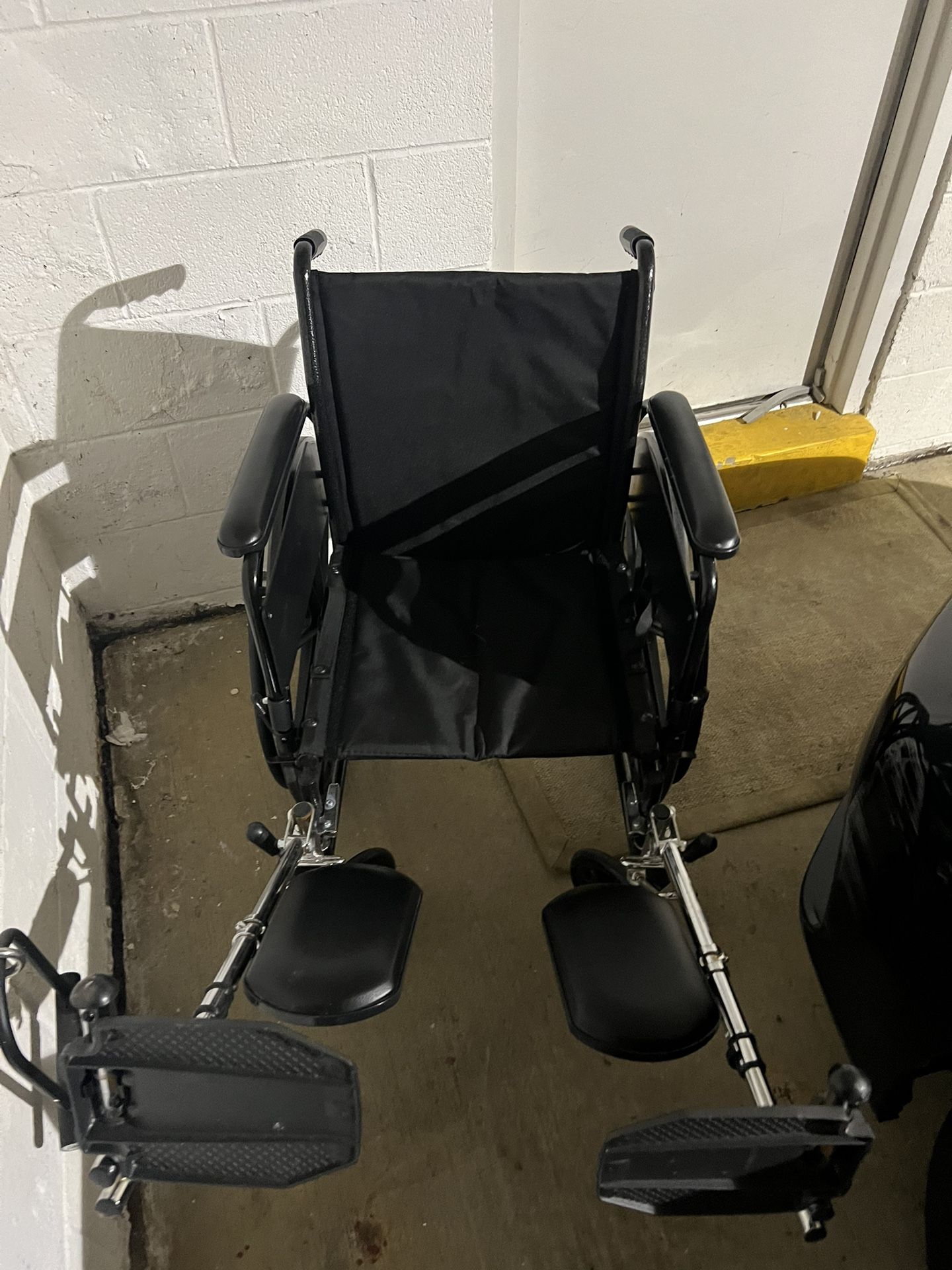 Wheel Chair With Two Leg Lifts Barely Used.