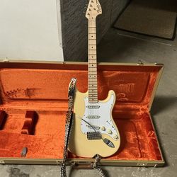 2022 Fender Yngwie Malmsteen Stratocaster – Vintage White – USA – w/ Case & Accessories And Extra Acc