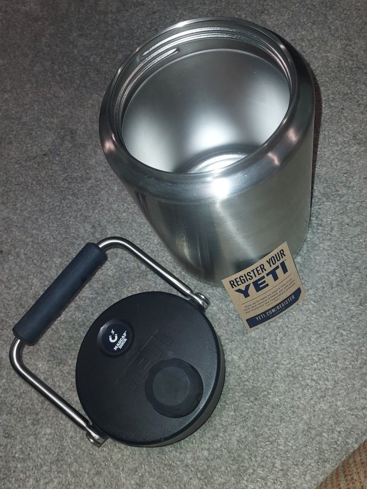 NEW, 64oz Stainless Steel YETI