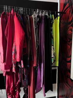 🔥 Boutique Inventory Liquidation – 40+ Women’s Clothing Pieces + 2 Racks 🔥