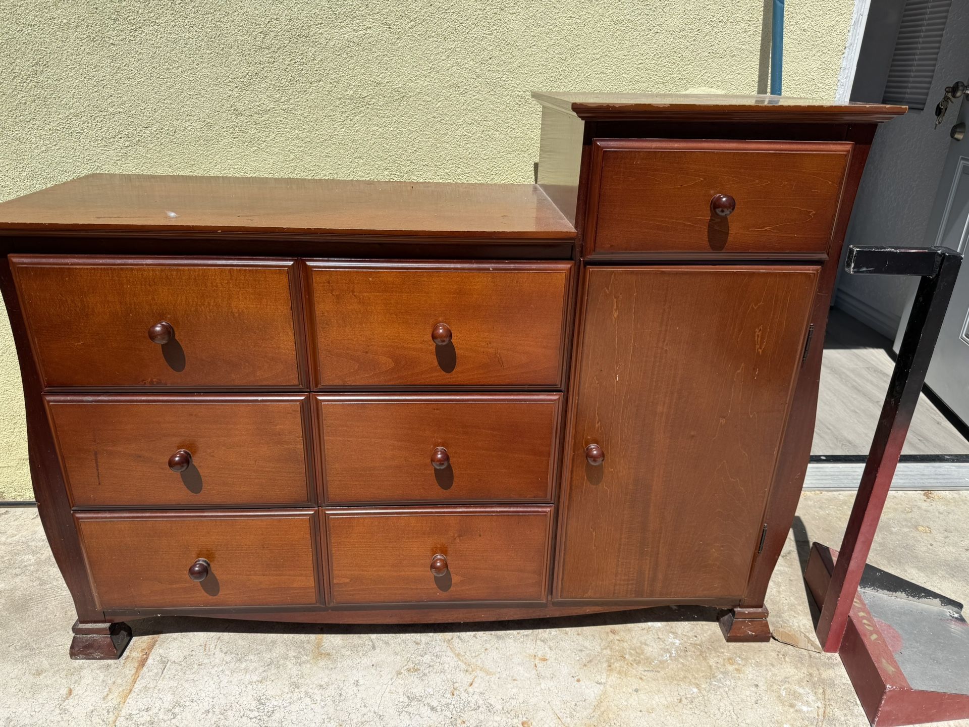 Dresser