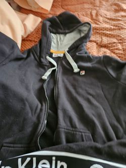 More Sweatshirtshirts mostly $5-8 dollars in great condition gently used pick out the ones you like or make me an offer for all 15 OBO